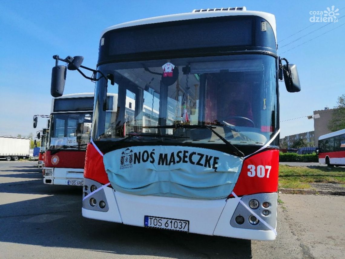 Autobusy zachęcają do noszenia maseczek