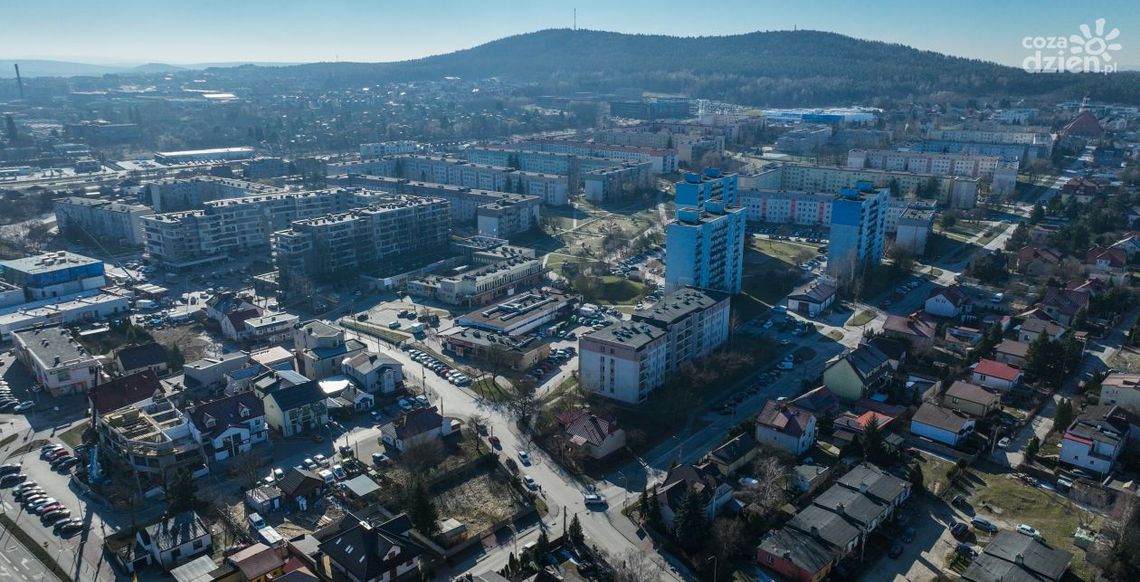 Awaria sieci ciepłowniczej w Kielcach. Zakłócenia w dostawach ciepła na kilku osiedlach Awaria sieci ciepłowniczej w Kielcach. Zakłócenia w dostawach ciepła na kilku osiedlach