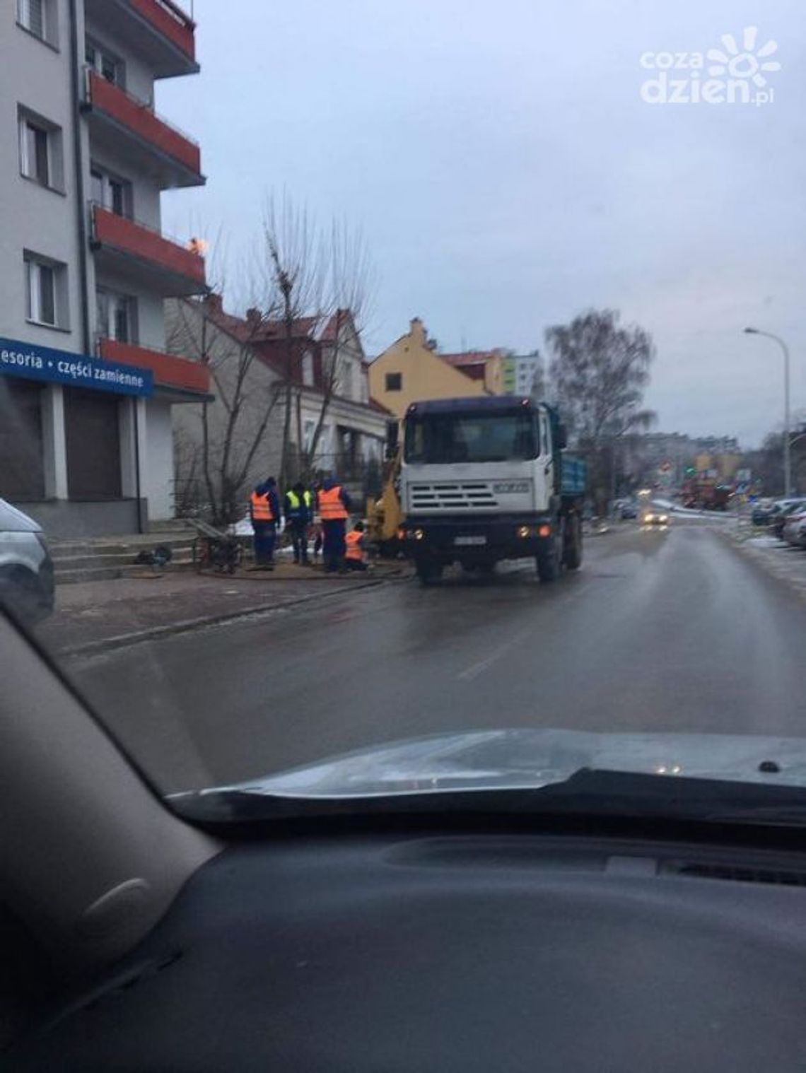 Awaria wodociągu na ulicy Polnej Awaria wodociągu na ulicy Polnej