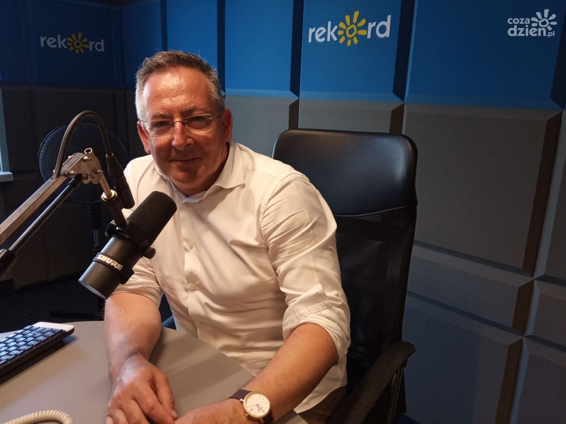 Bartłomiej Sienkiewicz: podatek od reklam to próba "orbanizacji" mediów Bartłomiej Sienkiewicz: podatek od reklam to próba "orbanizacji" mediów