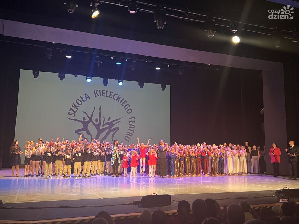 Barwnie i efektownie na scenie KTT Barwnie i efektownie na scenie KTT