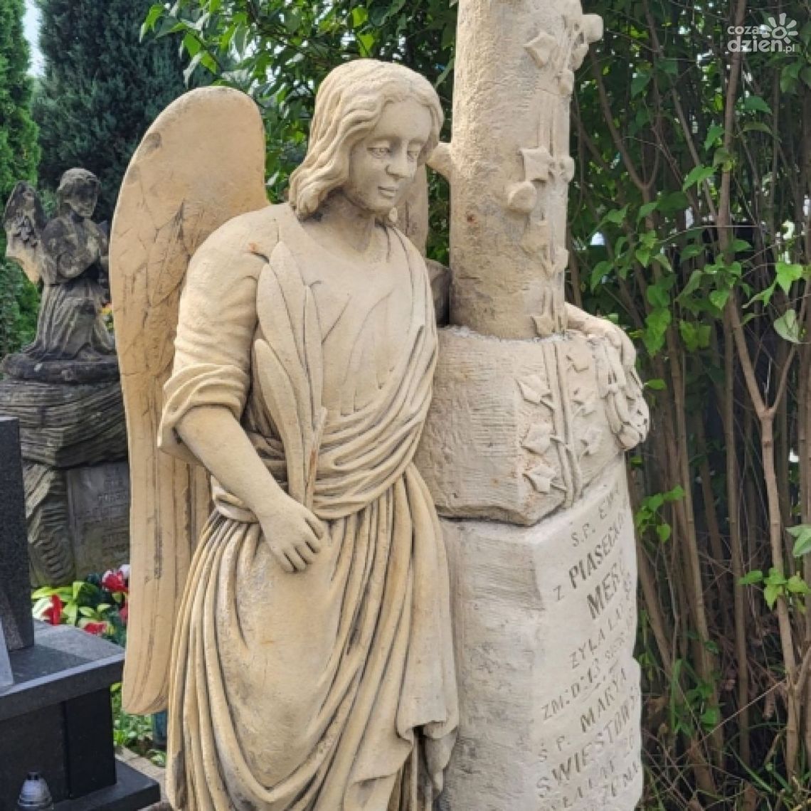 Będą kwestować przy starachowickich cmentarzach Będą kwestować przy starachowickich cmentarzach