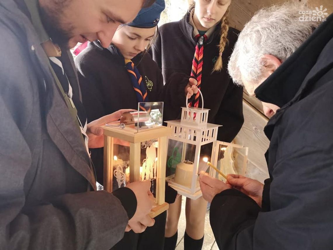 Betlejemskie Światło Pokoju już w Ostrowcu Betlejemskie Światło Pokoju już w Ostrowcu