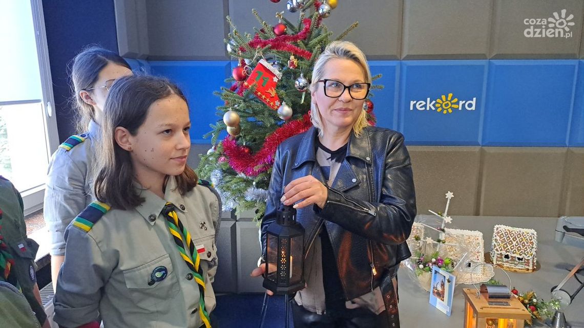 Betlejemskie Światło Pokoju w ostrowieckiej redakcji Radia Rekord Świętokrzyskie Betlejemskie Światło Pokoju w ostrowieckiej redakcji Radia Rekord Świętokrzyskie
