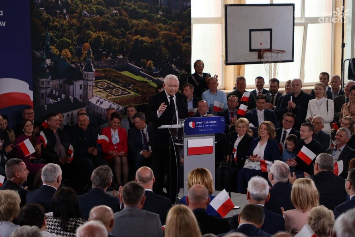 Bez oponentów i dziennikarzy. Jarosław Kaczyński odwiedził Piekoszów Bez oponentów i dziennikarzy. Jarosław Kaczyński odwiedził Piekoszów