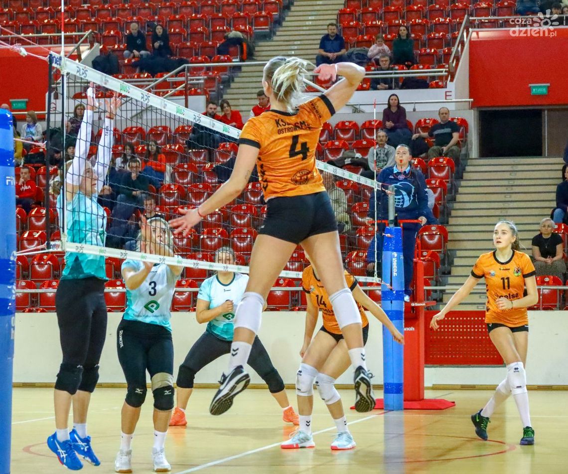 Bez punktów na początek roku - porażka siatkarek KSZO SMS