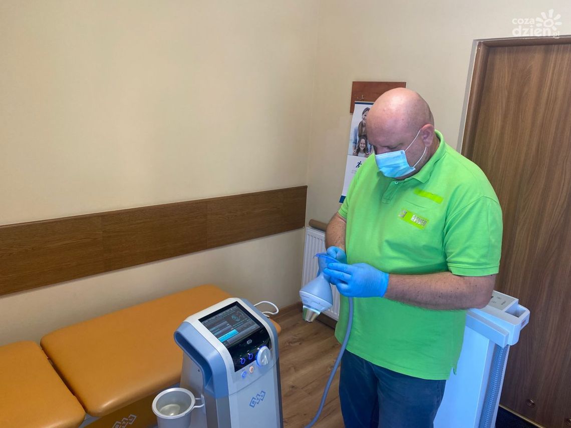 Bezinwazyjna i skuteczna! Taka jest terapia skupioną falą uderzeniową