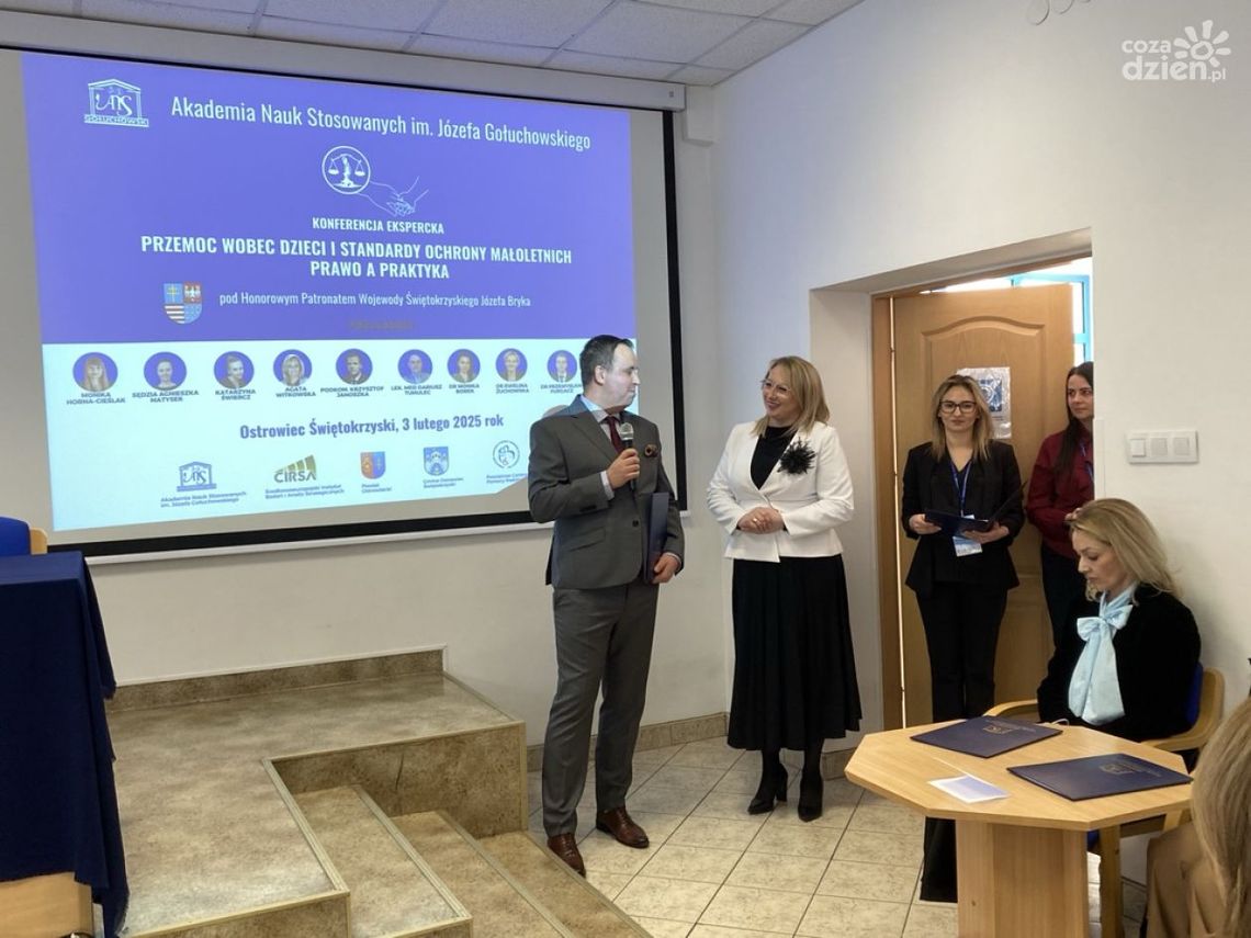 Bezpieczeństwo dzieci priorytetem – eksperci debatowali w Ostrowcu