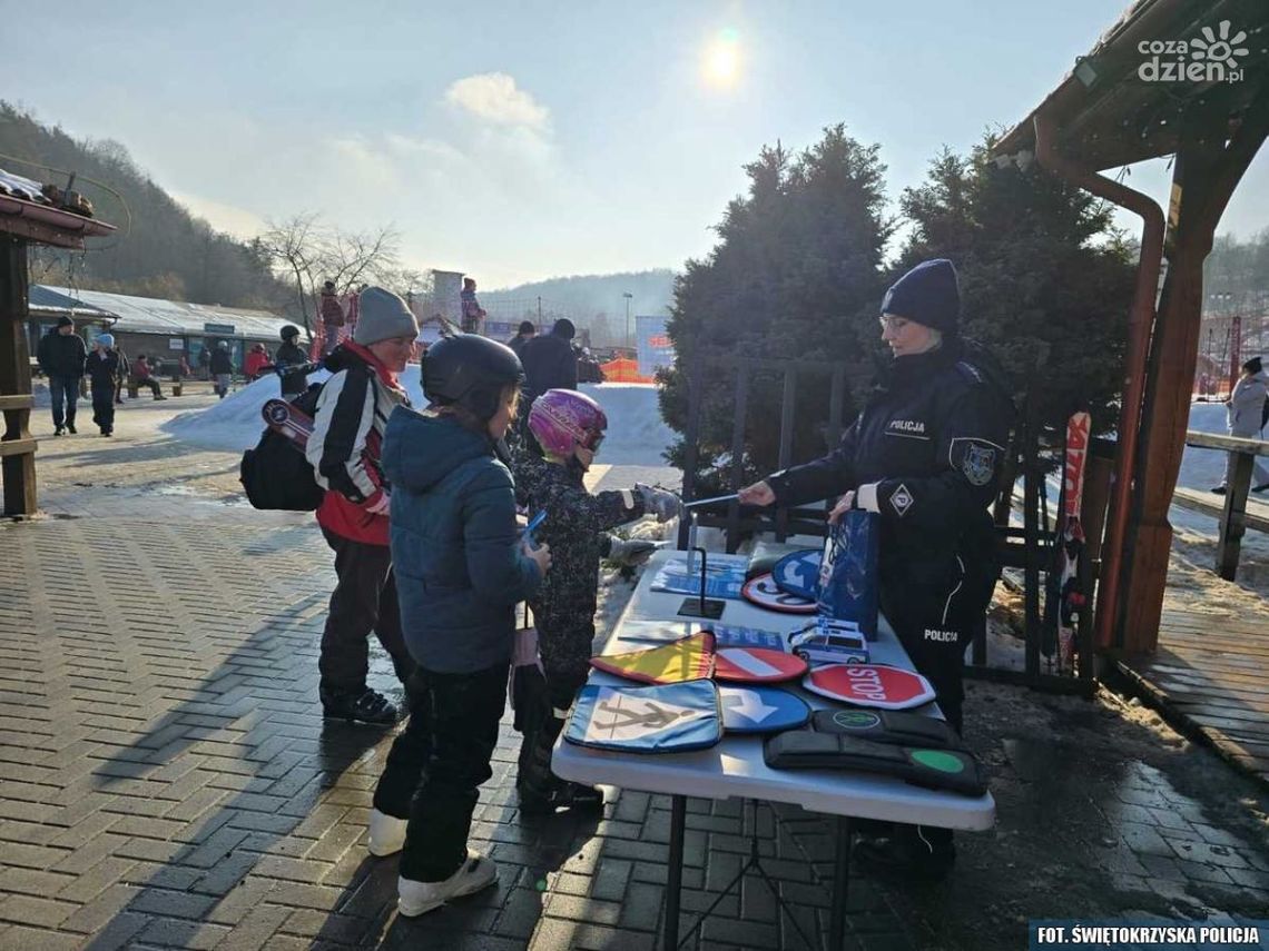 Bezpieczne ferie w Świętokrzyskiem. Policjanci przypominają zasady zimowego wypoczynku Bezpieczne ferie w Świętokrzyskiem. Policjanci przypominają zasady zimowego wypoczynku