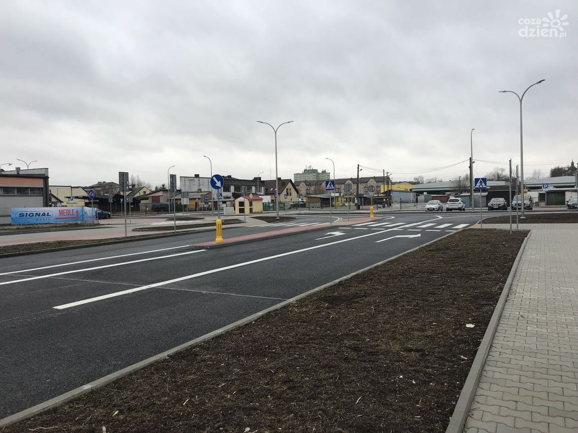 Bezpłatne parkingi przy ostrowieckiej targowicy Bezpłatne parkingi przy ostrowieckiej targowicy