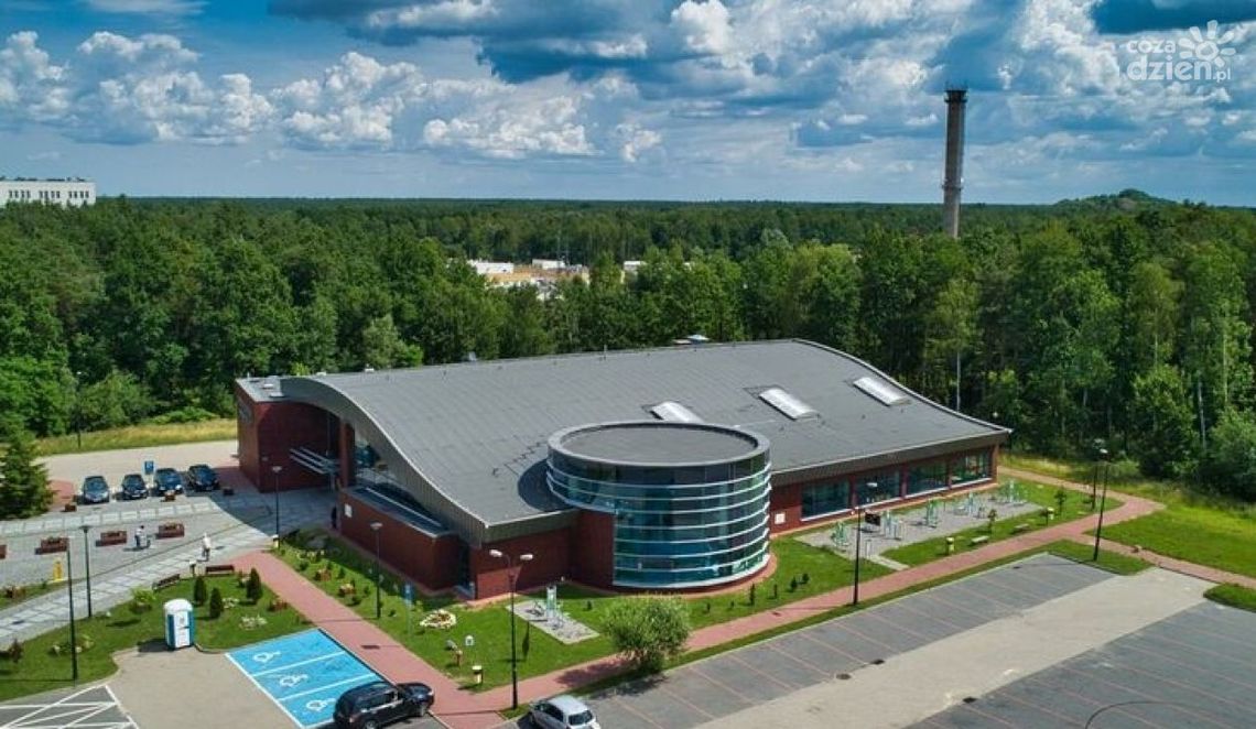 Bezpłatne zajęcia dla dzieci, zniżki dla pracowników - w Starachowicach zachęcają do pływania