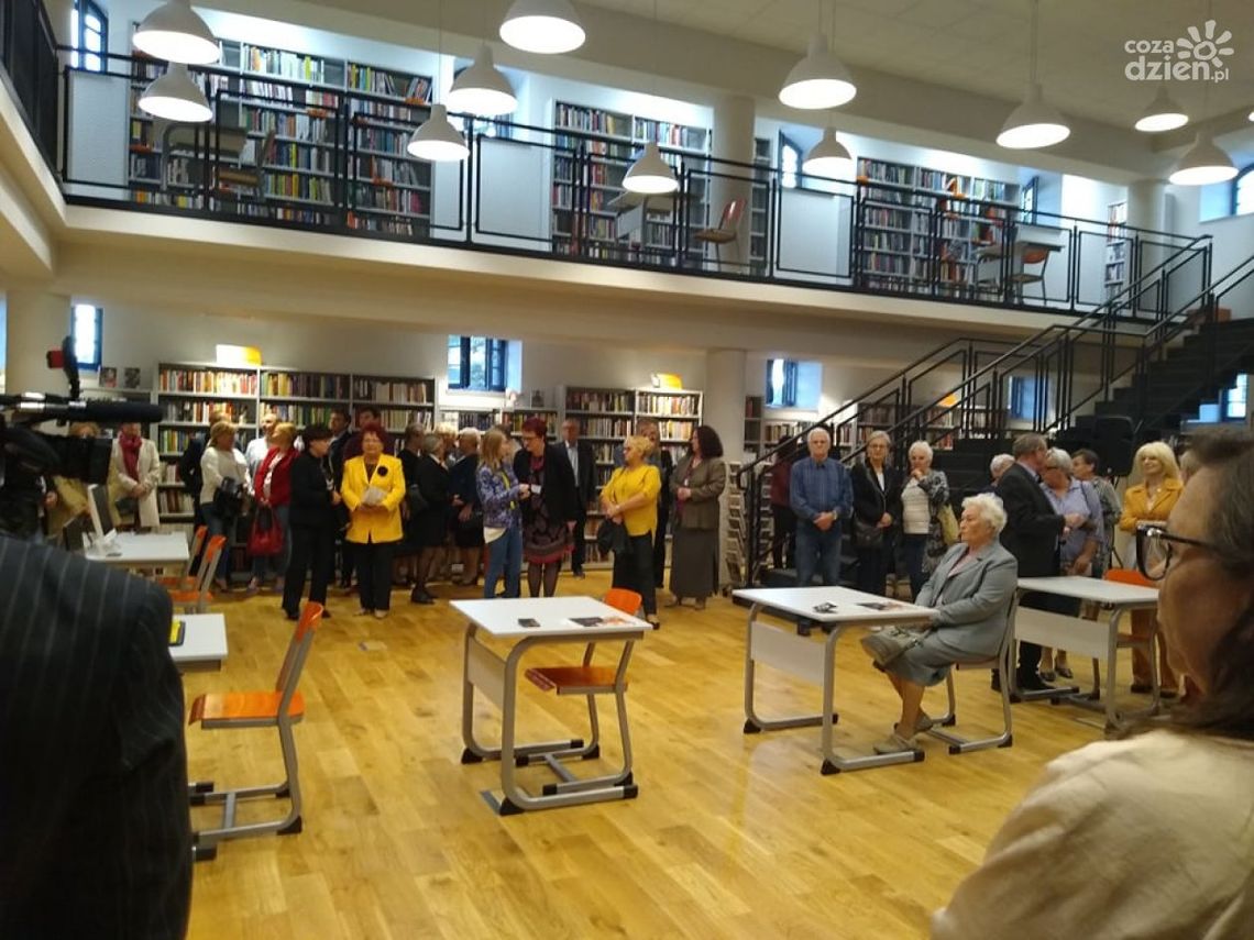 Biblioteka szerzej otwiera drzwi - można już samodzielnie wypożyczać książki Biblioteka szerzej otwiera drzwi - można już samodzielnie wypożyczać książki