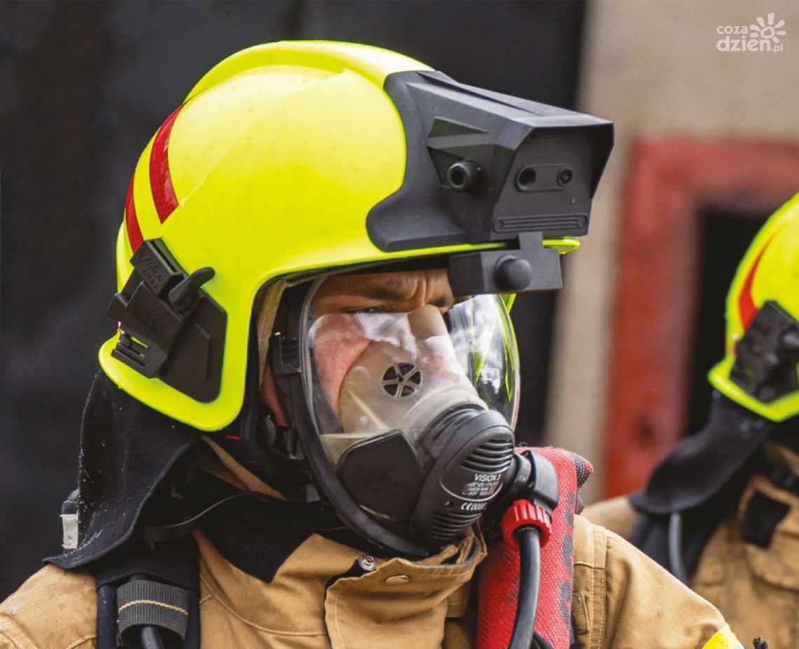 Blisko 200 strażaków bierze udział w ćwiczeniach przy zakładach MESKO Blisko 200 strażaków bierze udział w ćwiczeniach przy zakładach MESKO