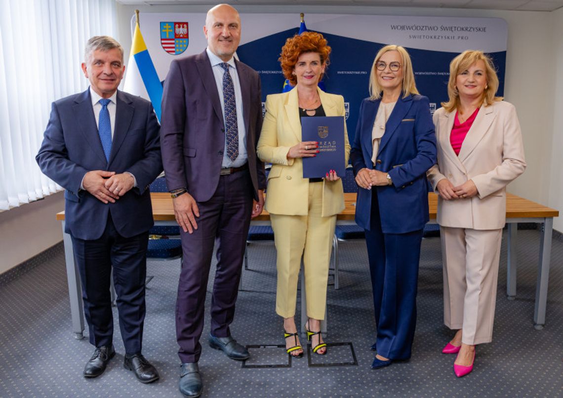 Blisko 30 mln zł dla świętokrzyskich gmin. Podpisano umowy na rewitalizację Blisko 30 mln zł dla świętokrzyskich gmin. Podpisano umowy na rewitalizację