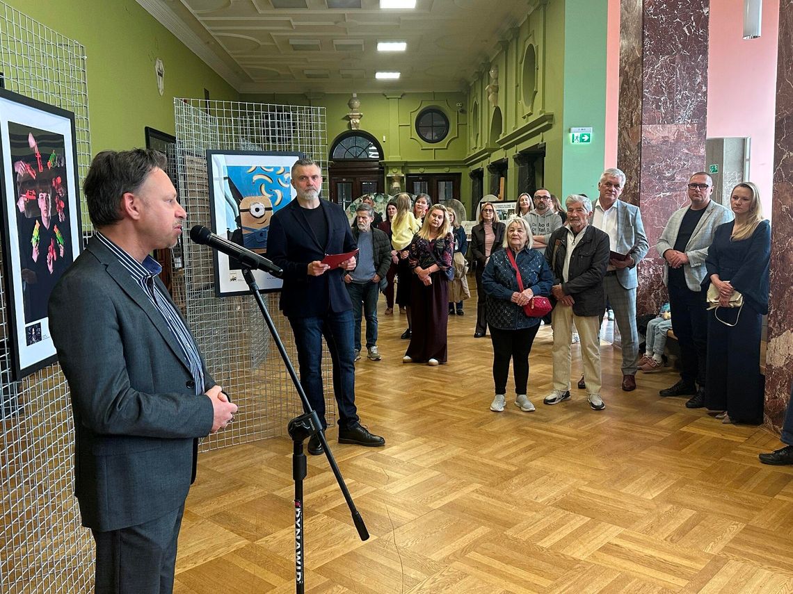 „Bohater filmowy” w WDK. Młodzi artyści pokazali swoje fotograficzne pasje „Bohater filmowy” w WDK. Młodzi artyści pokazali swoje fotograficzne pasje