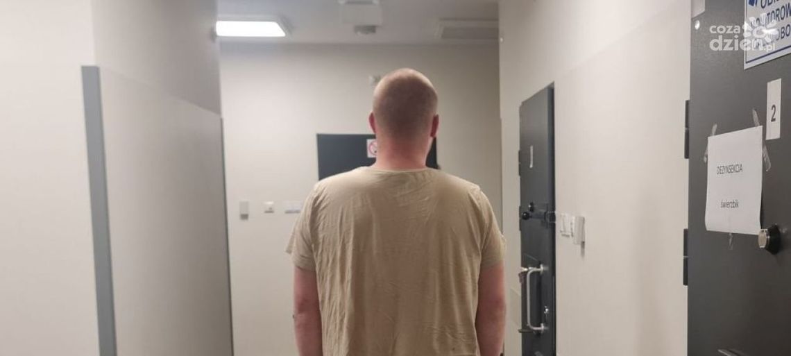 Brawurowa kradzież butelki wódki 