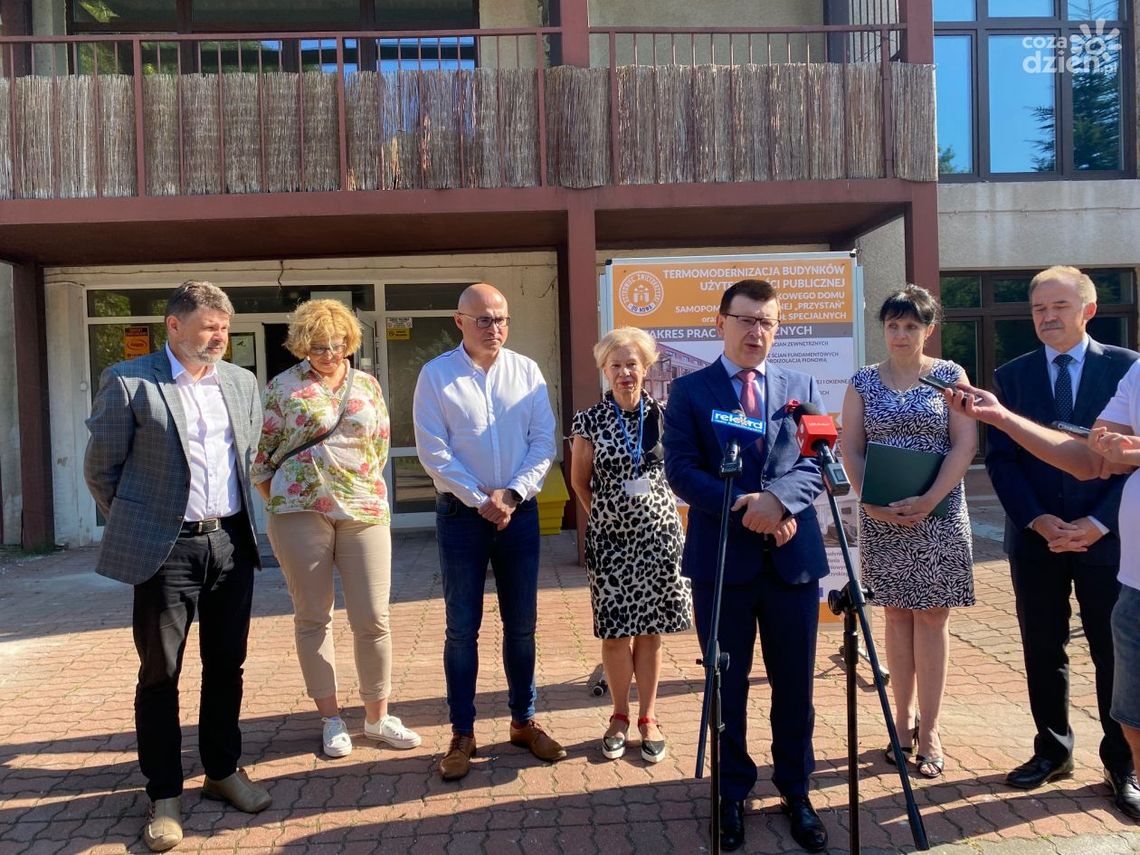 Budynek przy ul. Iłżeckiej przechodzi termomodernizację Budynek przy ul. Iłżeckiej przechodzi termomodernizację