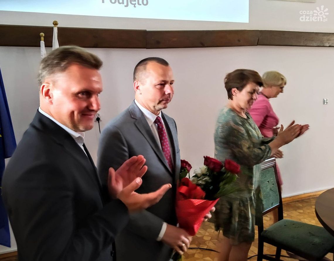 Burmistrz Opatowa z absolutorium i wotum zaufania Burmistrz Opatowa z absolutorium i wotum zaufania