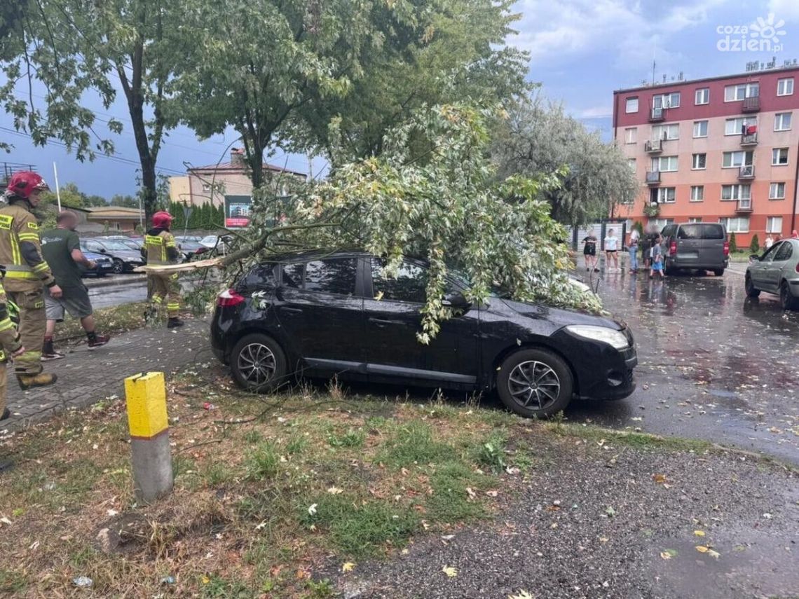 Burze, ulewy i gradobicia nad Świętokrzyskiem – Skarżysko-Kamienna pod wodą Burze, ulewy i gradobicia nad Świętokrzyskiem – Skarżysko-Kamienna pod wodą