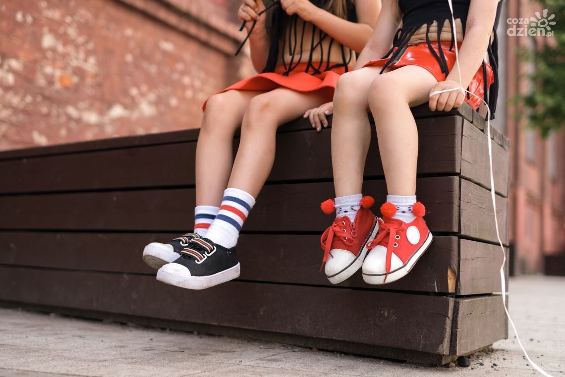 Buty dla dziewczynek - przewodnik po stylu, wygodzie i funkcjonalności Buty dla dziewczynek - przewodnik po stylu, wygodzie i funkcjonalności