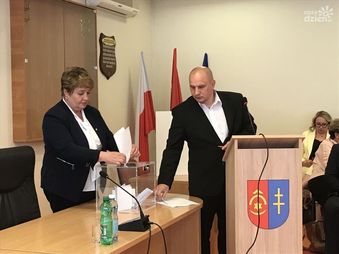 Byli członkowie zarządu wybrani na starostę i wicestarostę powiatu ostrowieckiego Byli członkowie zarządu wybrani na starostę i wicestarostę powiatu ostrowieckiego