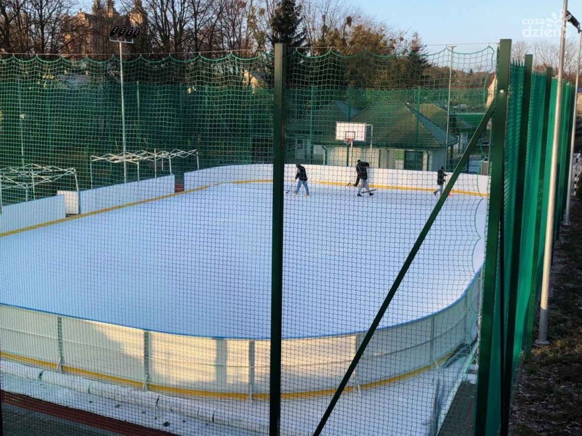 Było boisko, jest lodowisko