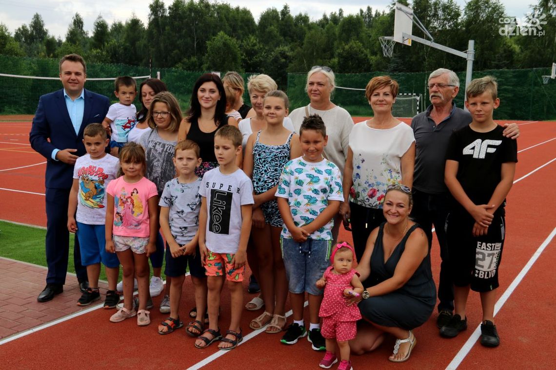 Było klepisko, jest nowoczesne boisko! Było klepisko, jest nowoczesne boisko!