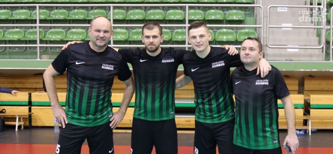 Charytatywnie w siatkonogę. Nasi na podium! Charytatywnie w siatkonogę. Nasi na podium!