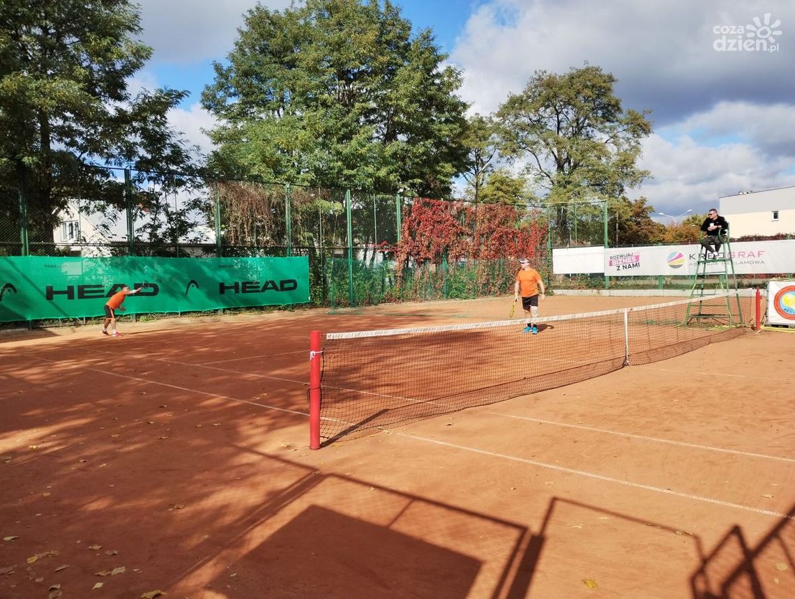 Chcą oświetlić korty tenisowe w Ostrowcu. Potrzebują głosów mieszkańców