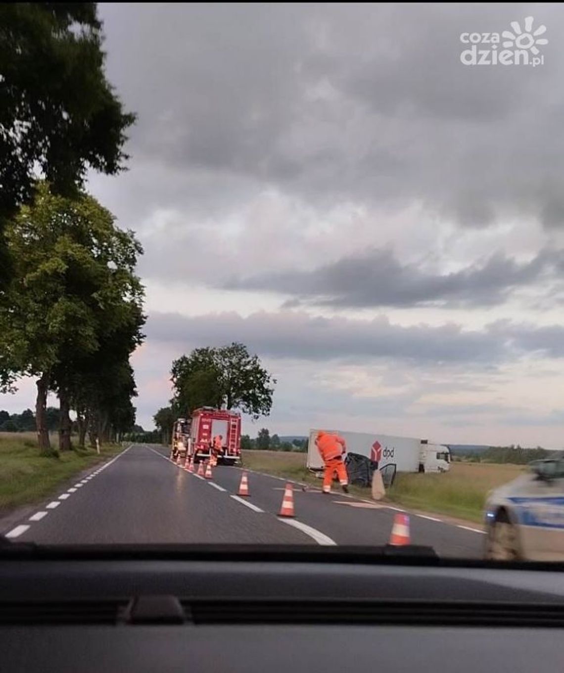 Ciężarówka wjechała w zaparkowanego busa Ciężarówka wjechała w zaparkowanego busa