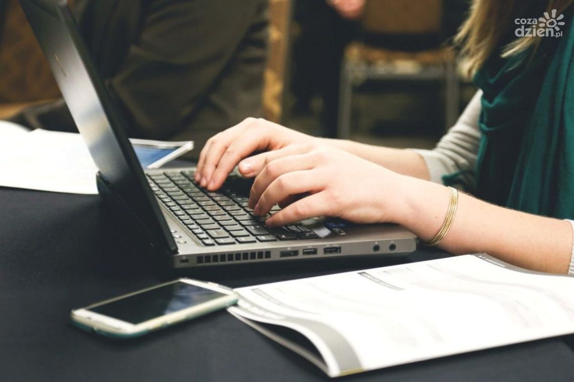 Ćmielów. Komputery dla uczniów Ćmielów. Komputery dla uczniów