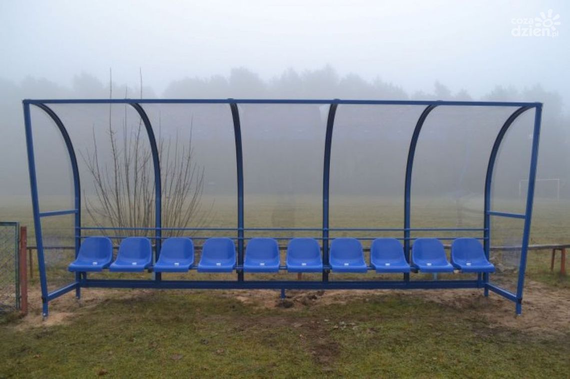 ĆMIELÓW - nowe wiaty na stadionie