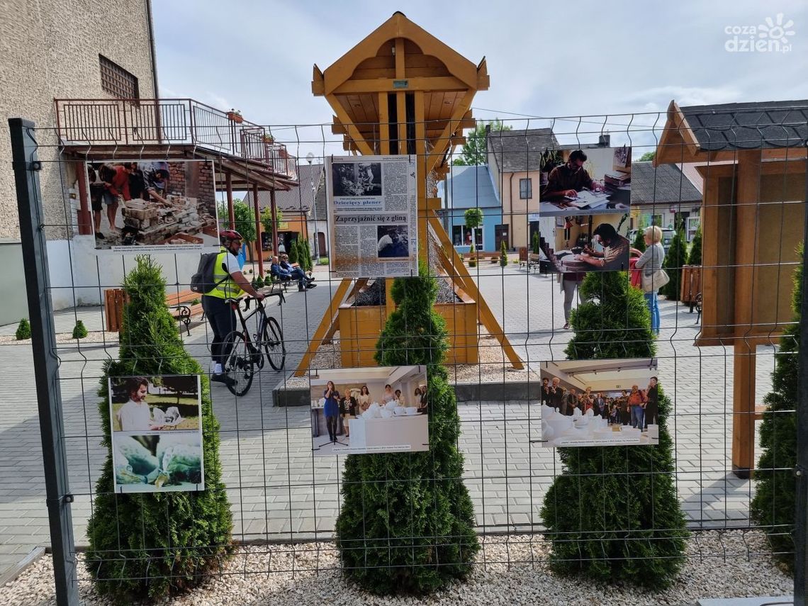 Ćmielów: Otwarcie plenerowej wystawy Romana Szlachetki Ćmielów: Otwarcie plenerowej wystawy Romana Szlachetki