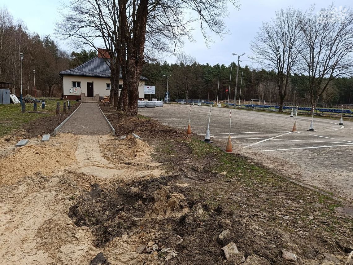 Ćmielów poprawia infrastrukturę sportową Ćmielów poprawia infrastrukturę sportową