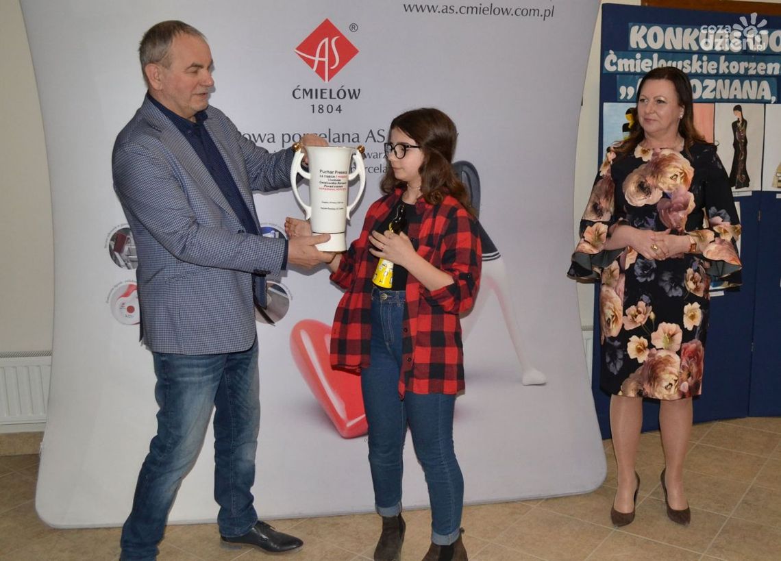 Ćmielowianka najpiękniej udekorowała porcelanową figurkę Ćmielowianka najpiękniej udekorowała porcelanową figurkę