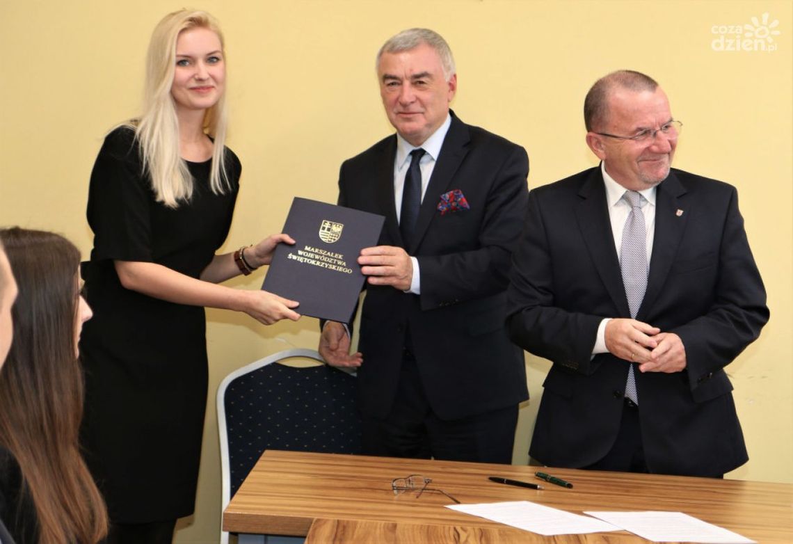 Co miesiąc dostaną po dwa tysiące złotych Co miesiąc dostaną po dwa tysiące złotych