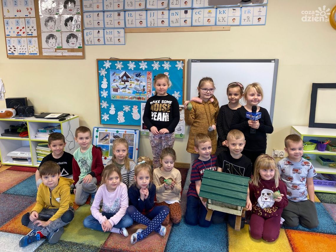 "Co Za Dzieci": Jak i czym dokarmiać ptaki oraz niedźwiedzie zimą? Wiedzą o tym przedszkolaki z 11-stki "Co Za Dzieci": Jak i czym dokarmiać ptaki oraz niedźwiedzie zimą? Wiedzą o tym przedszkolaki z 11-stki
