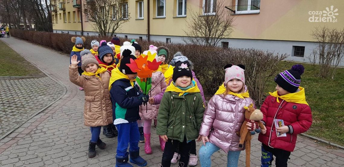 "Co Za Dzieci": Przedszkolaki wiedzą jak świętować Dzień Kobiet "Co Za Dzieci": Przedszkolaki wiedzą jak świętować Dzień Kobiet