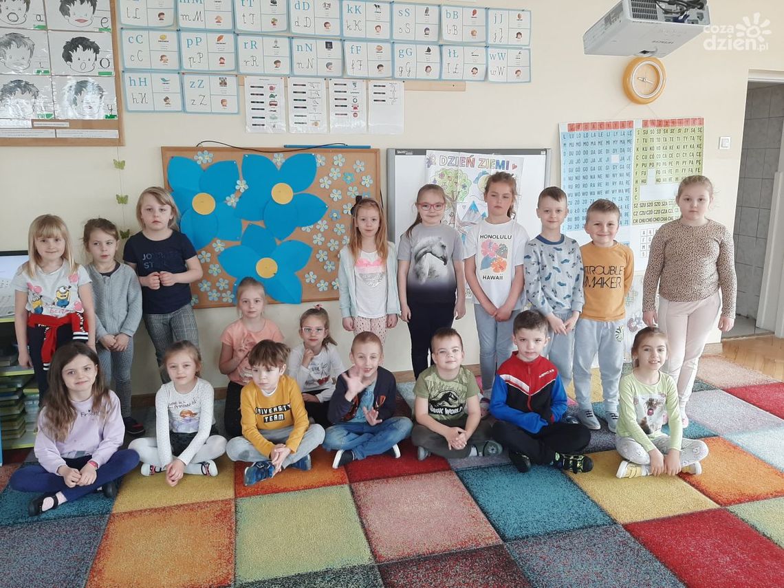 "Co Za Dzieci": Przedszkolaki z 11-stki o niezapominajkach 