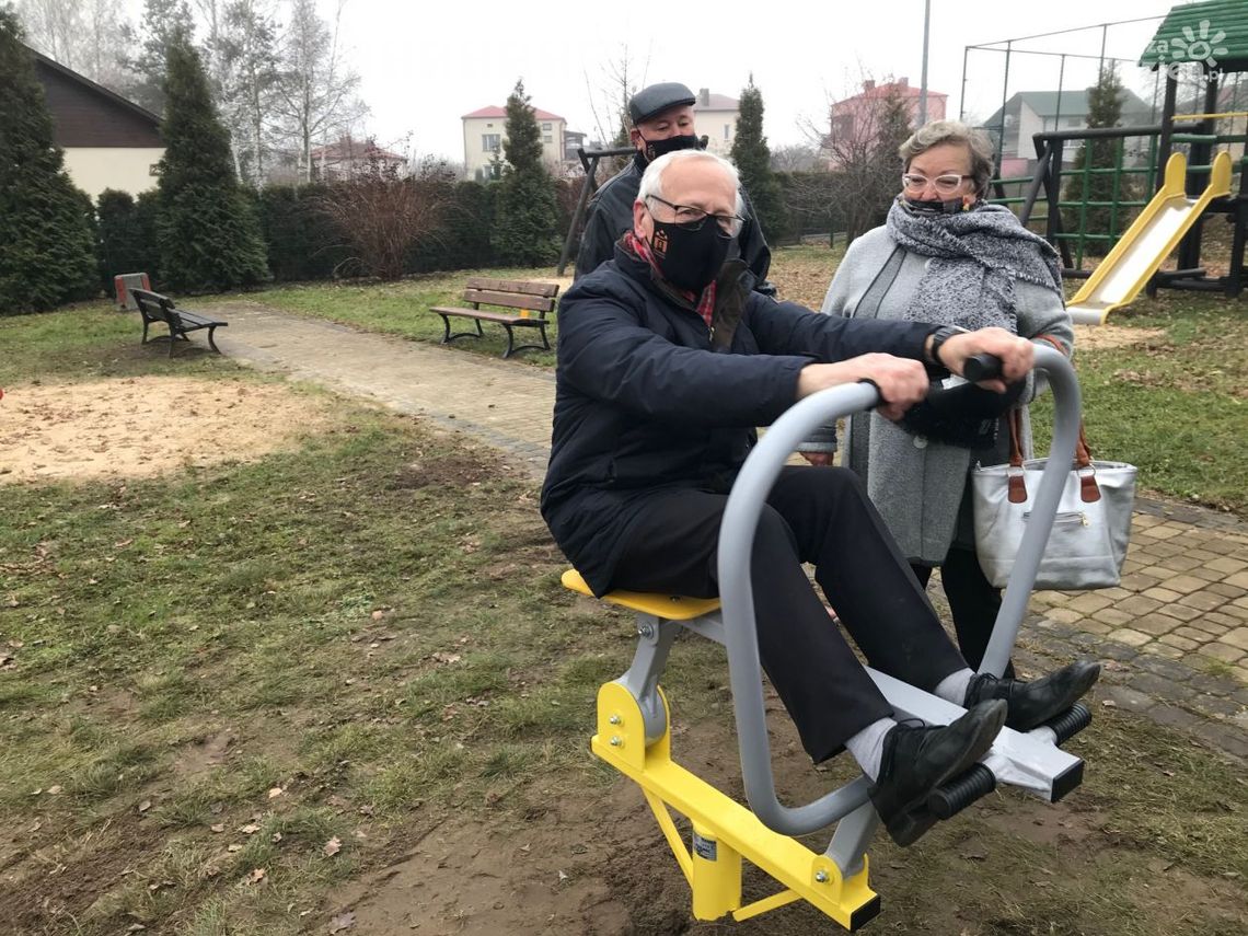 Coś dla dzieci, coś dla dorosłych - doposażono plac zabaw na Kolonii Robotniczej
Coś dla dzieci, coś dla dorosłych - doposażono plac zabaw na Kolonii Robotniczej