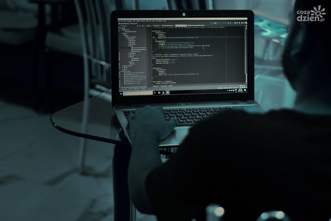 Cyberprzestępcy atakują. Tym razem okradziona młoda ostrowczanka