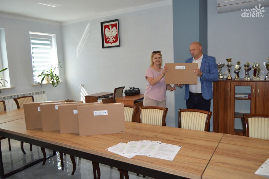 "Cyfrowa Gmina" - przekazanie sprzętu i oprogramowania jednostkom organizacyjnym Gminy Raków
"Cyfrowa Gmina" - przekazanie sprzętu i oprogramowania jednostkom organizacyjnym Gminy Raków