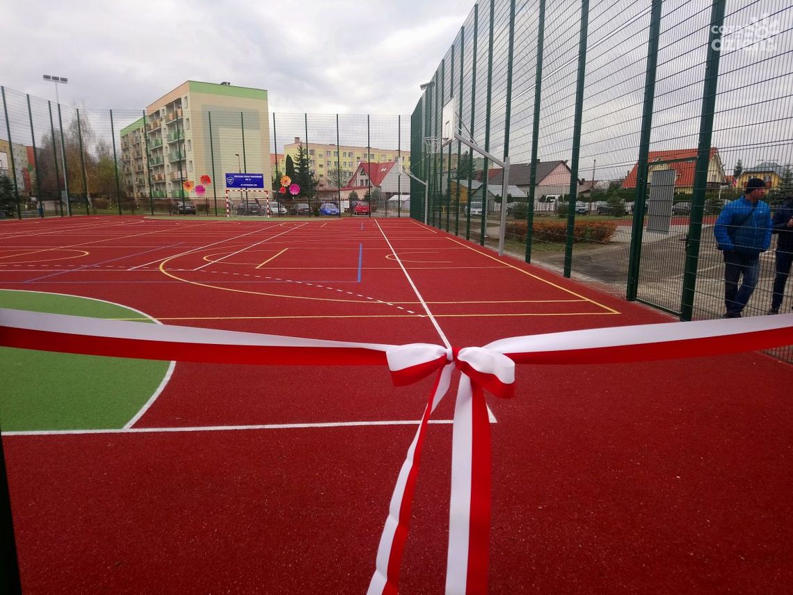 "Czternastka" ma nowoczesne boisko "Czternastka" ma nowoczesne boisko