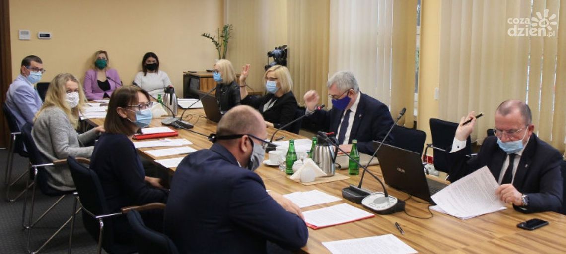 Cztery razy więcej testów. Do WSZ płynie kolejne unijne wsparcie Cztery razy więcej testów. Do WSZ płynie kolejne unijne wsparcie