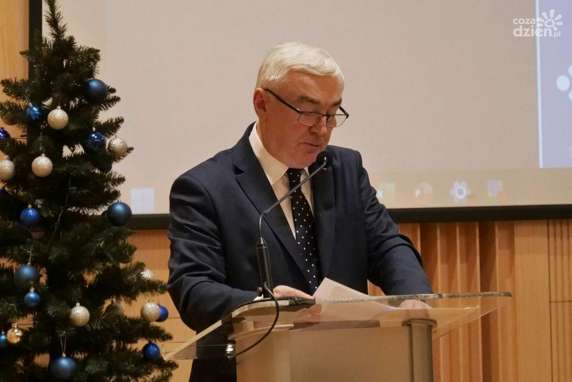 Czy marszałek powinien podać się do dymisji? Czy marszałek powinien podać się do dymisji?