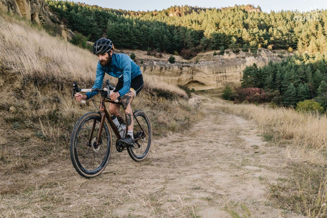 Czym są rovery gravel? Dlaczego warto się nimi zainteresować?