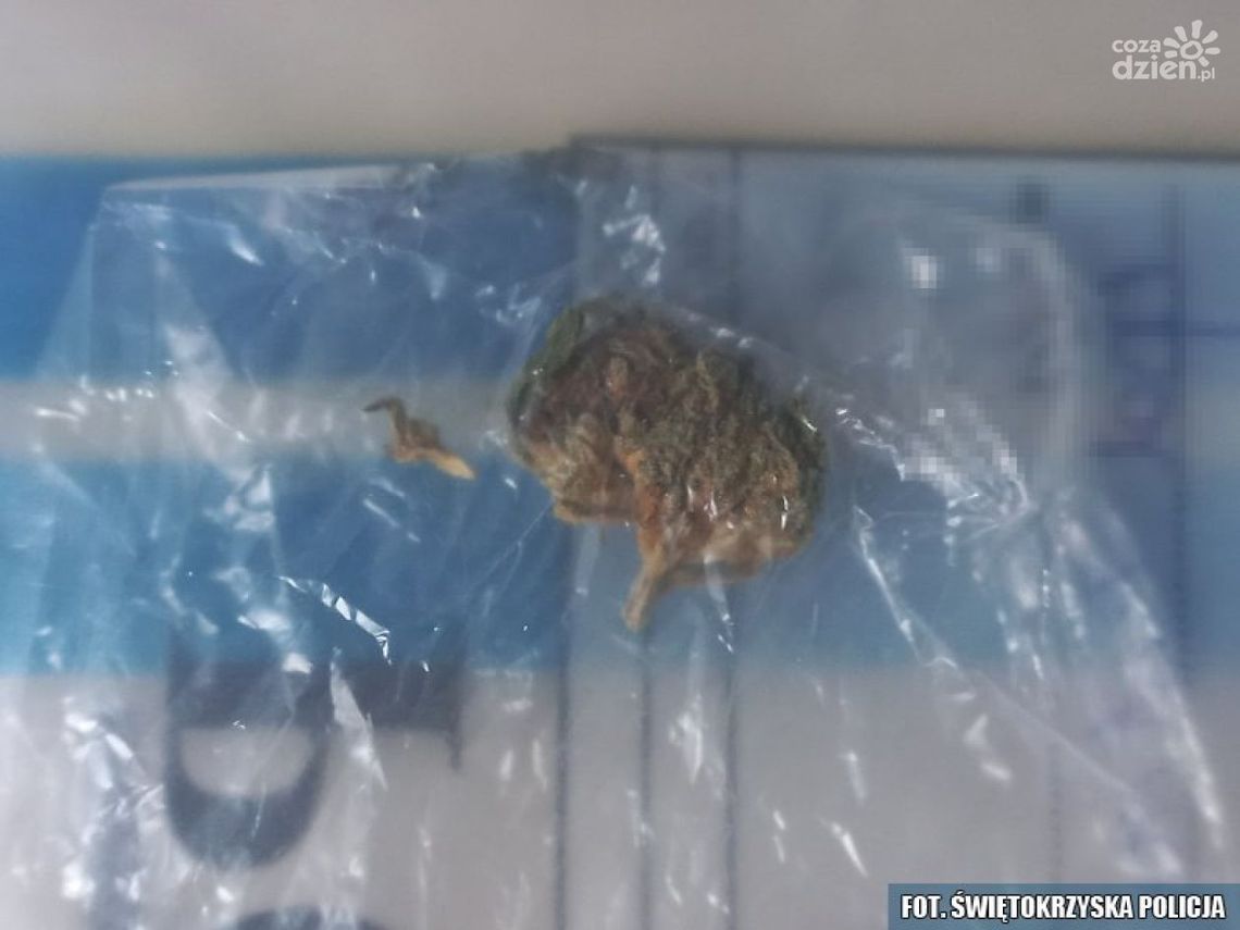 Czyn chuligański z narkotykami w tle