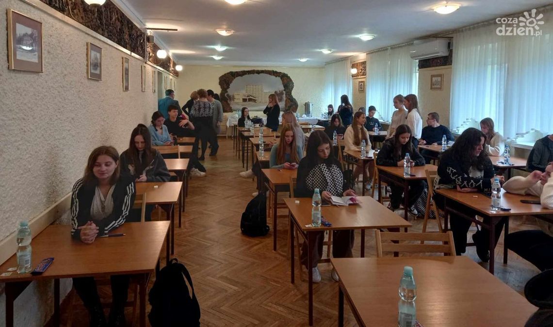 Czytanie książek jest fajne Czytanie książek jest fajne