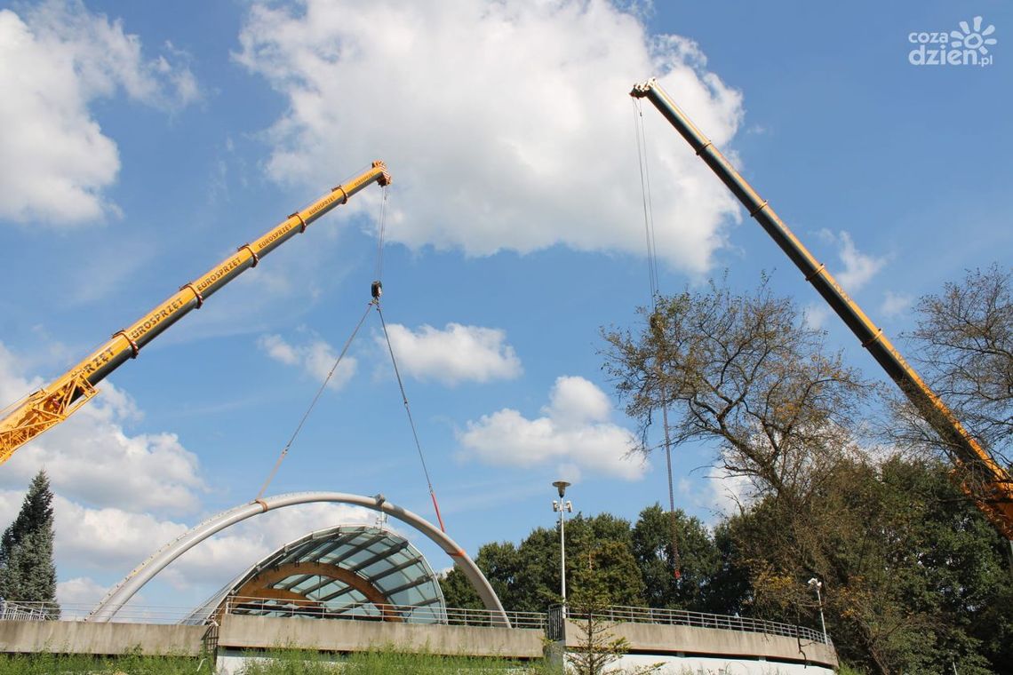 Dach w ostrowieckim amfiteatrze rośnie w oczach Dach w ostrowieckim amfiteatrze rośnie w oczach