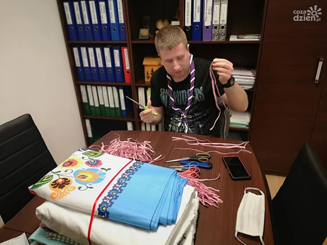 Dariusz Czupryński: Ostrowiec szyje maseczki dla medyków